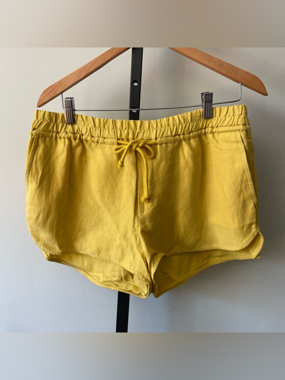 NEW Wilfred Free Linen Blend Pull On Shorts Yellow Size Large NWOT
